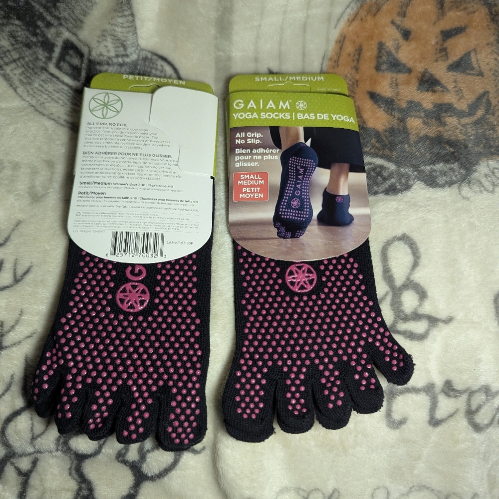 GAIAM Black and Pink Yoga Socks, S/M, Set Of Two New
